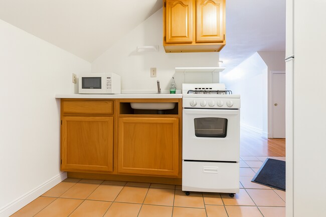 Building Photo - Bright Studio in Brighton | All Utilities ...