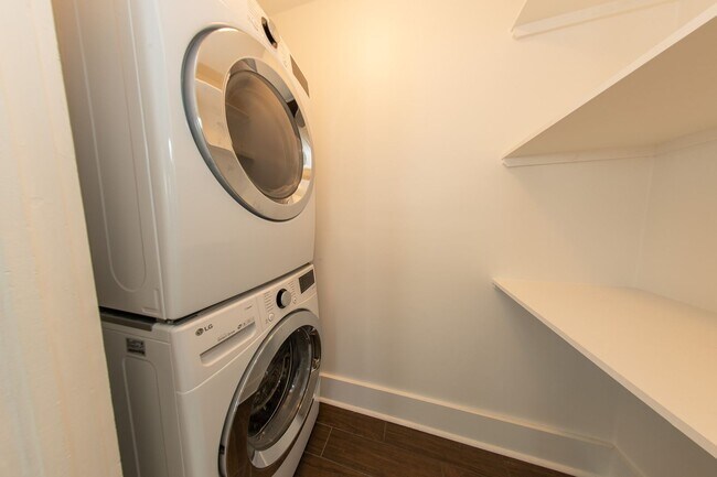 Building Photo - Updated 2 Bed, 1.5 Bath in Tulsa!