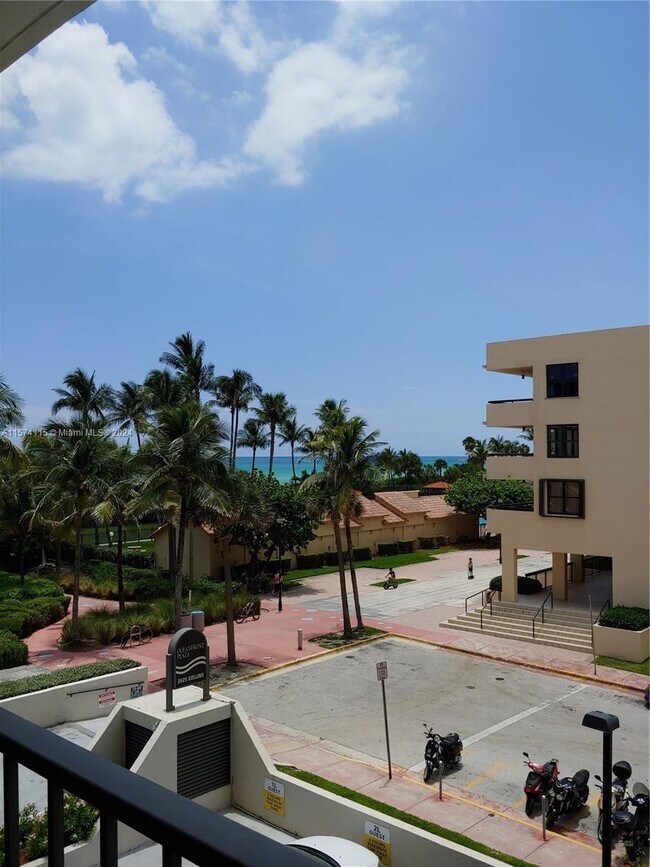 Building Photo - 2625 Collins Ave
