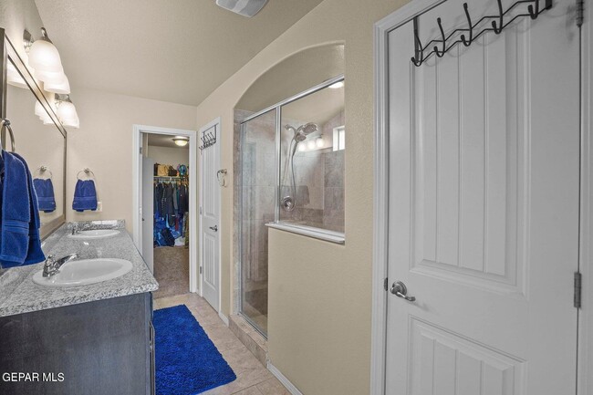 Building Photo - 4040 Loma Dante