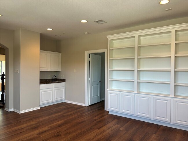 Building Photo - 101 Silverwood Ranch Estates