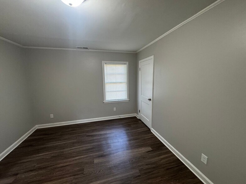 Building Photo - 280 Ivan Rd