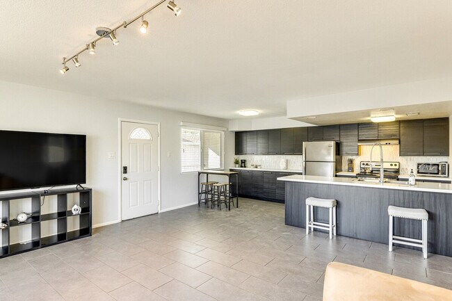 Building Photo - 1015 N Granite Reef Rd