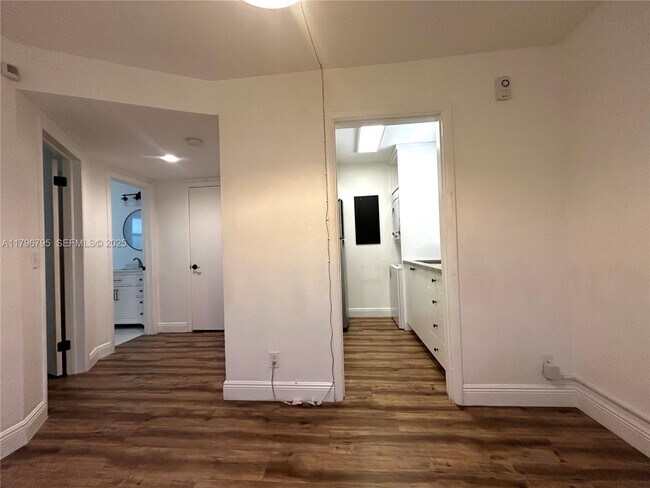 Building Photo - 407 NW 11th Ave