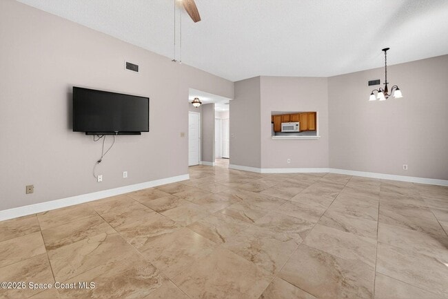 Building Photo - 737 Green Valley Ln