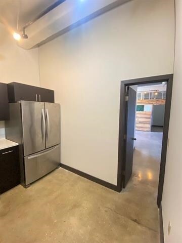 Building Photo - 190 Christopher Columbus Dr