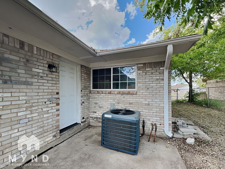 Building Photo - 11364 Quail Run St