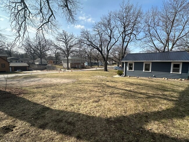Building Photo - 3 Bedroom, 1 Bathroom Home for Rent in Evansdale, Ia