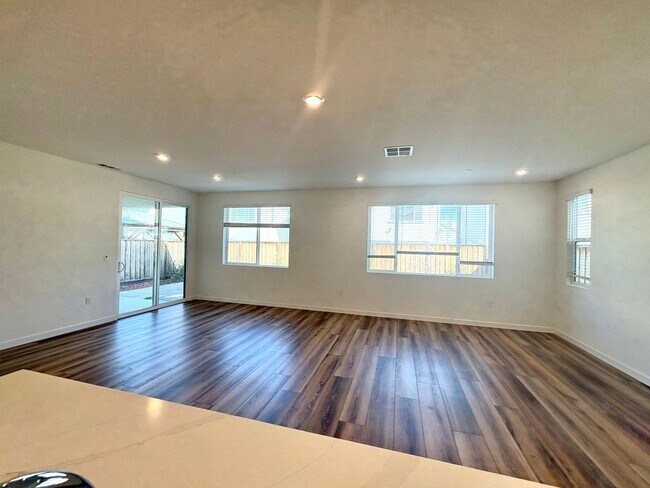 Building Photo - Beautiful 4 Bedroom 3 Full bath House with Solar in Gated Antioch Community