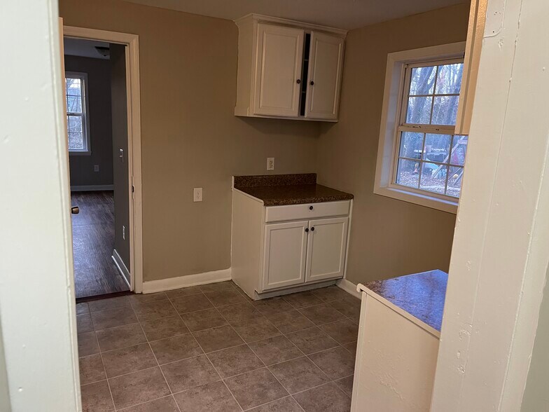 Building Photo - 914 Fir Pl