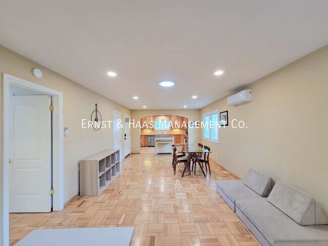Building Photo - 2054 Pattiz Ave