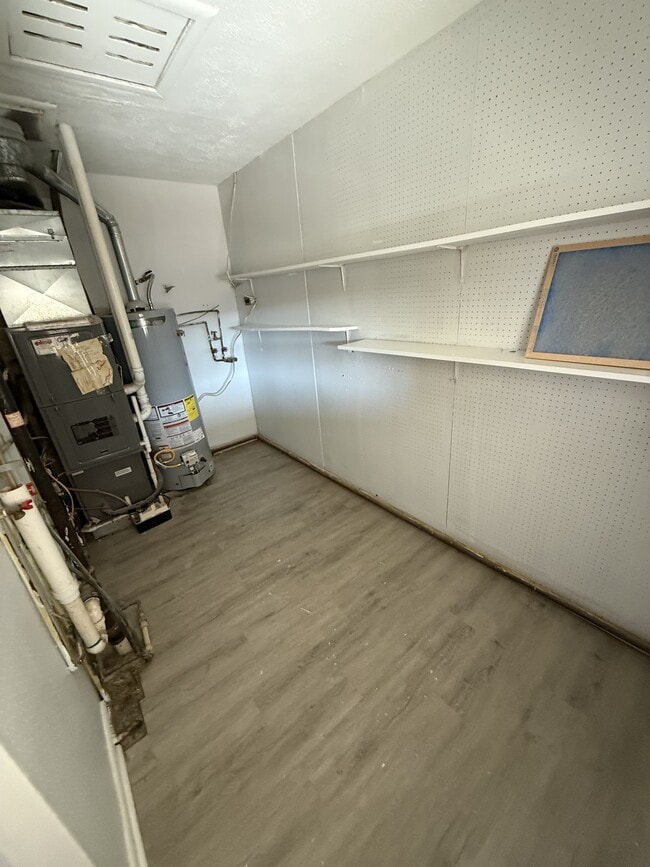 Building Photo - 1645 W Elm St