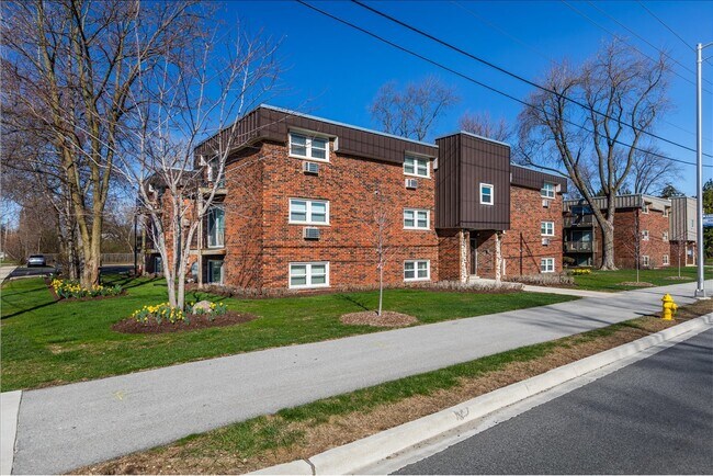 Building Photo - 5740 East Ave