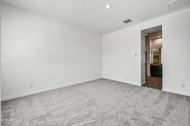Building Photo - 14913 W Cottontail Ln
