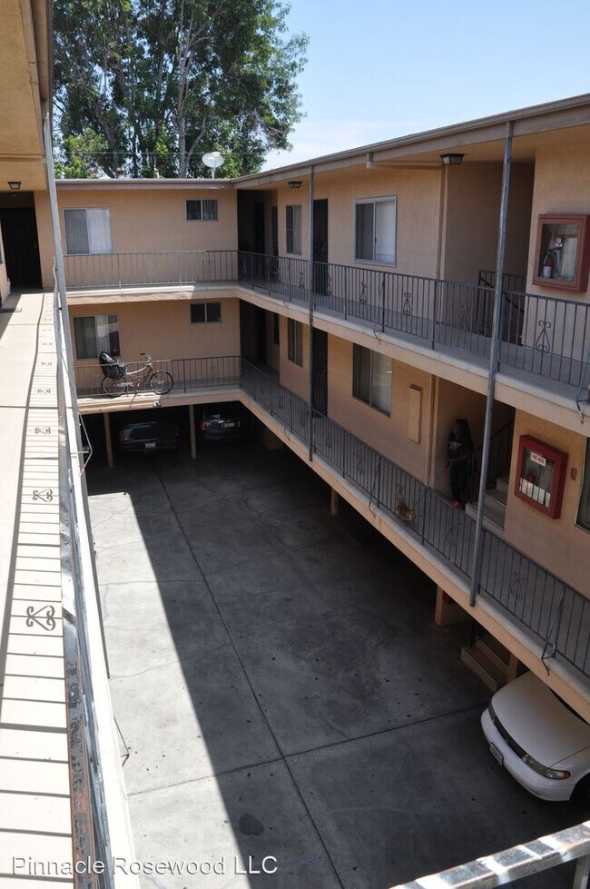 Building Photo - 4935 W 120th St