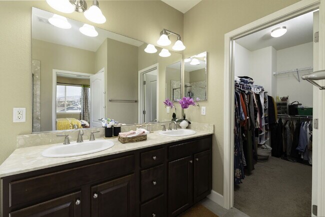 Building Photo - Spacious Home in Damonte Ranch - Large Backyard!