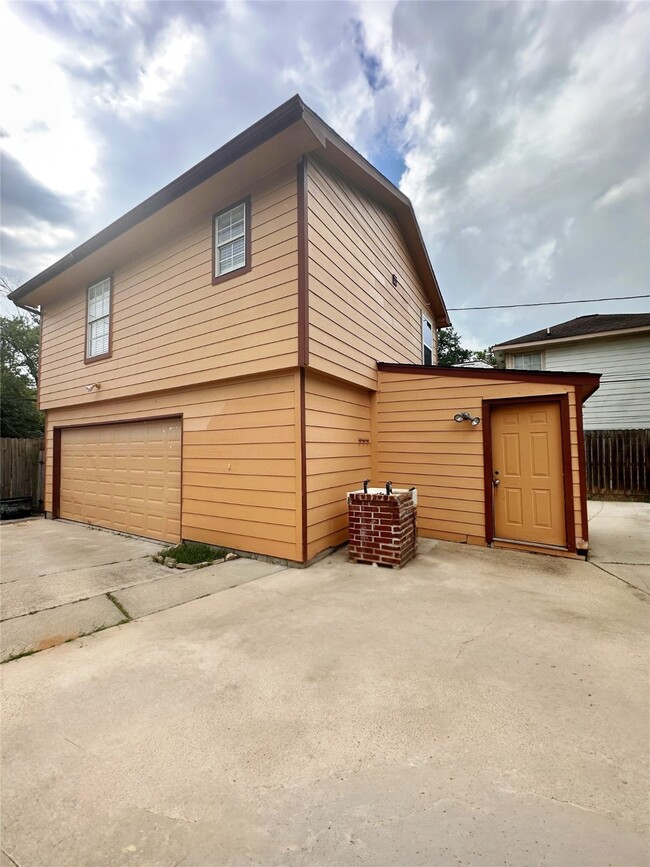 Building Photo - 11130 Hanning Ln