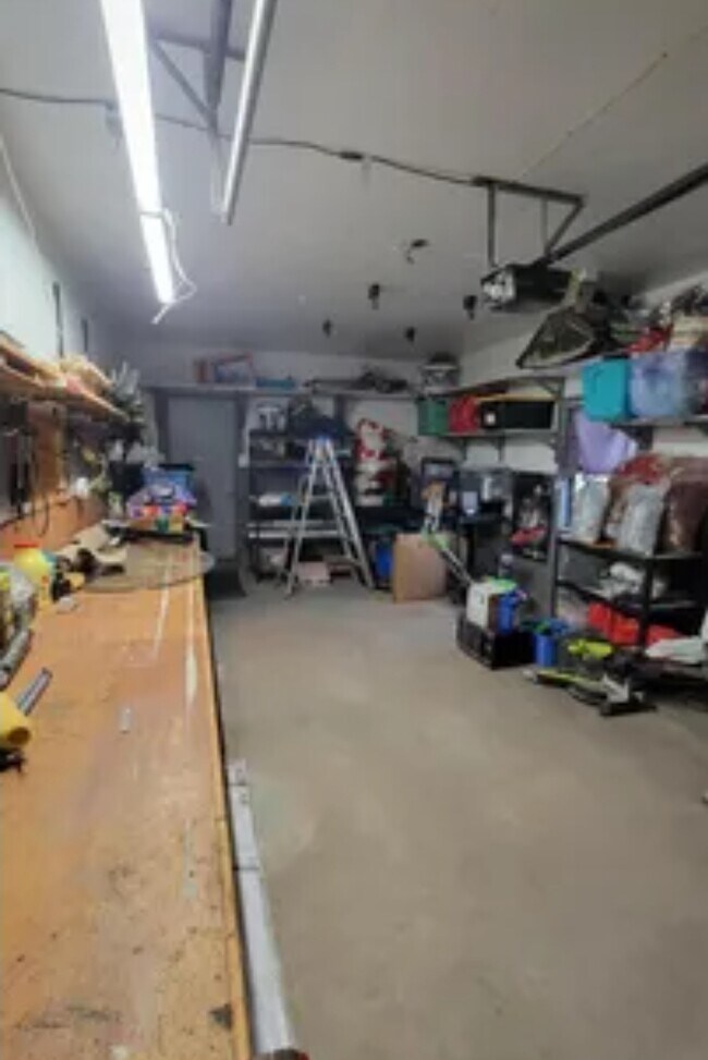 Building Photo - 1014 Hickory Run Rd