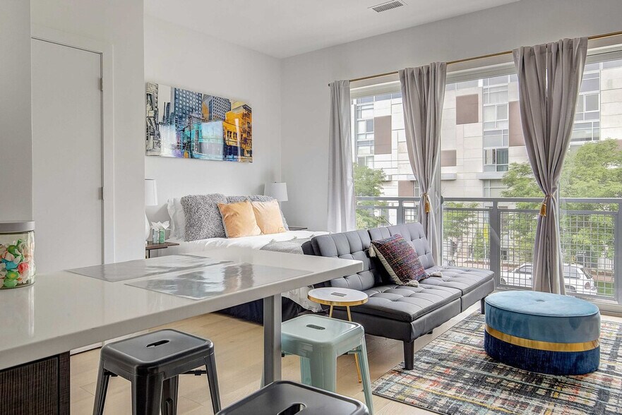 Building Photo - 2530 Lawrence St