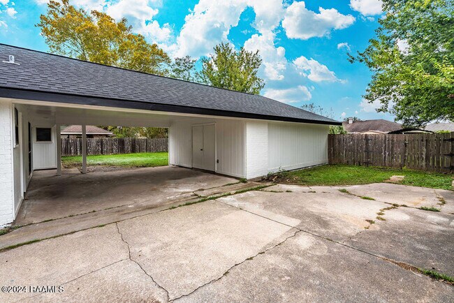 Building Photo - 213 Presbytere Pkwy