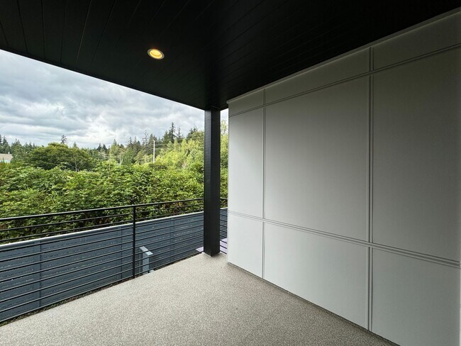 Building Photo - Luxury townhouse for rent