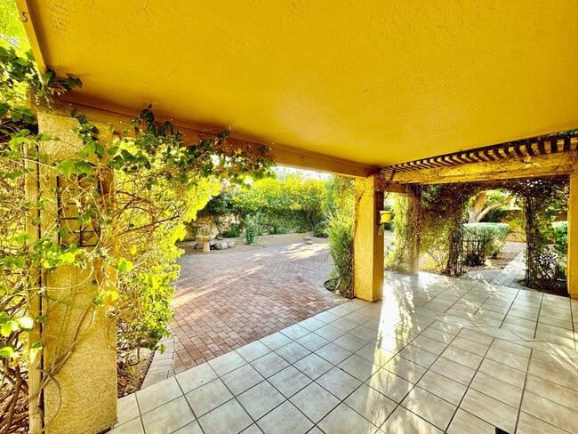 Building Photo - 9071 E Caribbean Ln