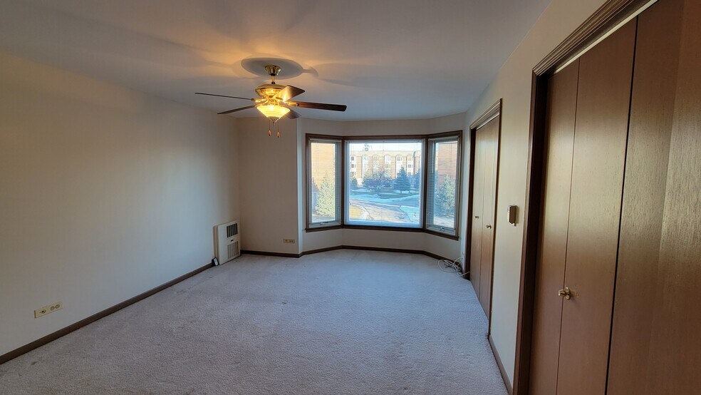 Building Photo - 300 Thames Pky