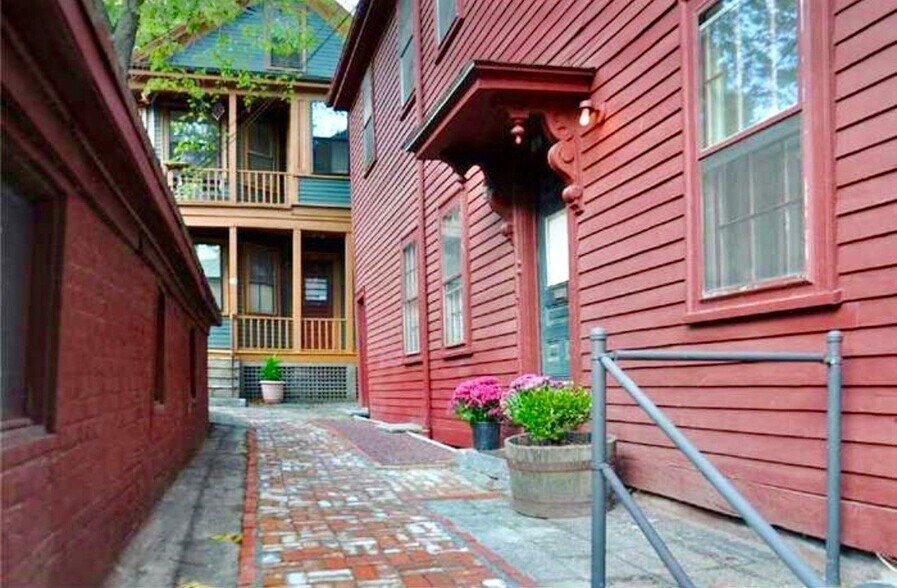 Building Photo - 16 Sheldon St