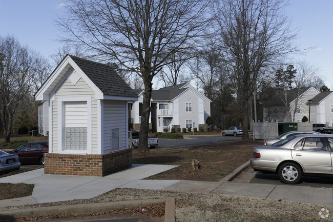 Building Photo - Avery Lake Apartments