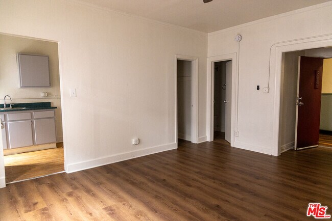 Building Photo - 661 Shatto Pl