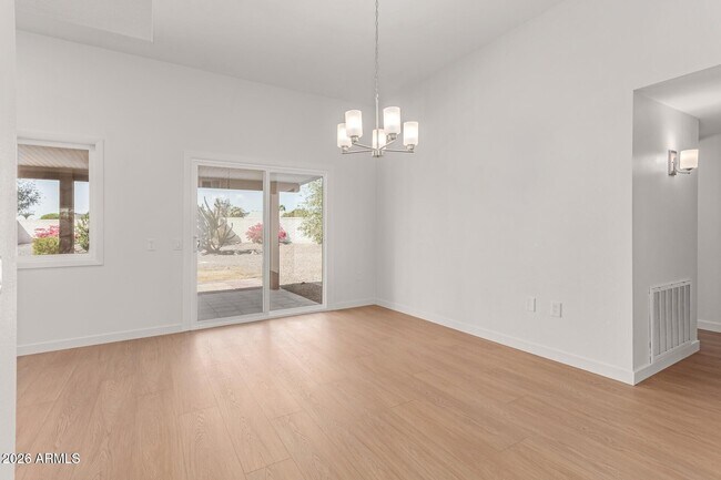 Building Photo - 16853 N Meadow Park Dr