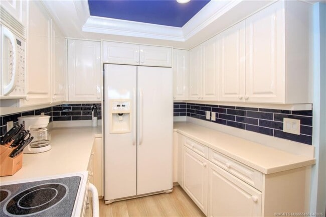 Building Photo - 20 NE Plantation Rd