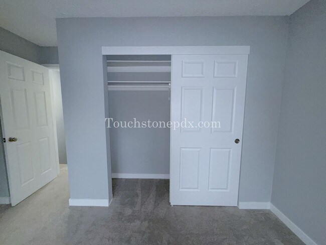 Building Photo - Modern 2-bedroom Apartment in Skylark Apartments