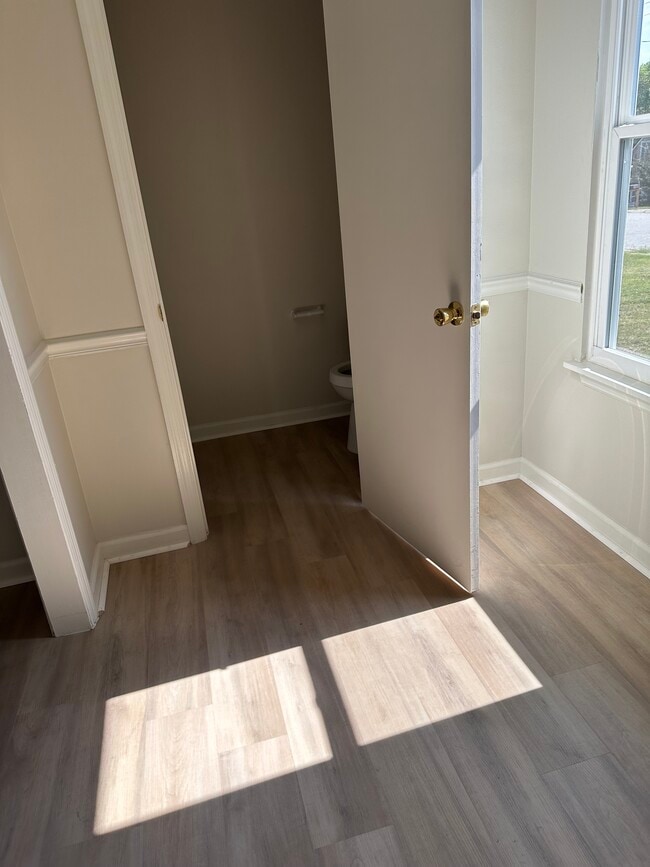 Building Photo - 3891 Almon Dr