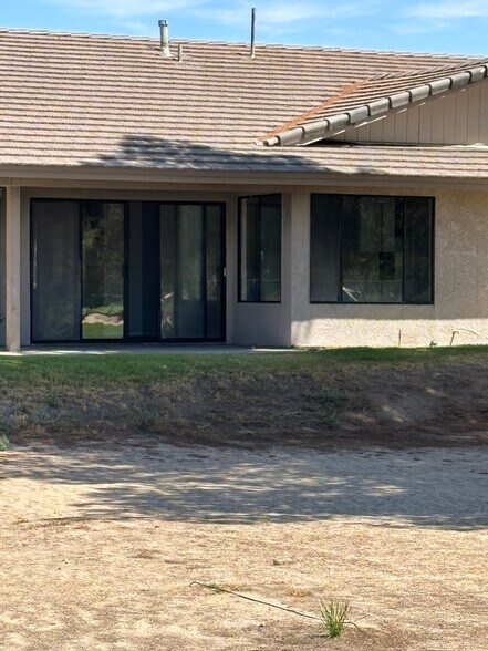 Building Photo - 27535 Lakeview Dr