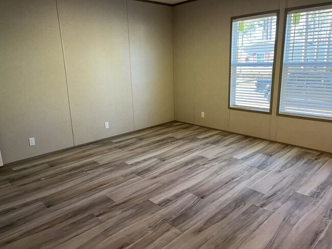 Building Photo - 220 Sequoia Dr