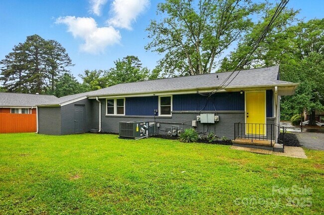 Building Photo - Charming 2BR Duplex in Charlotte