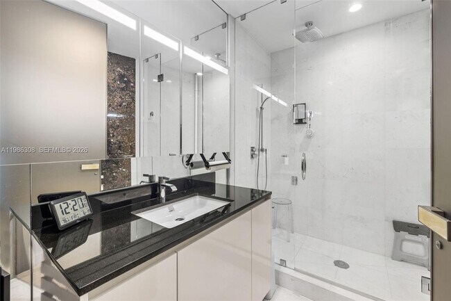 Building Photo - 18555 Collins Ave