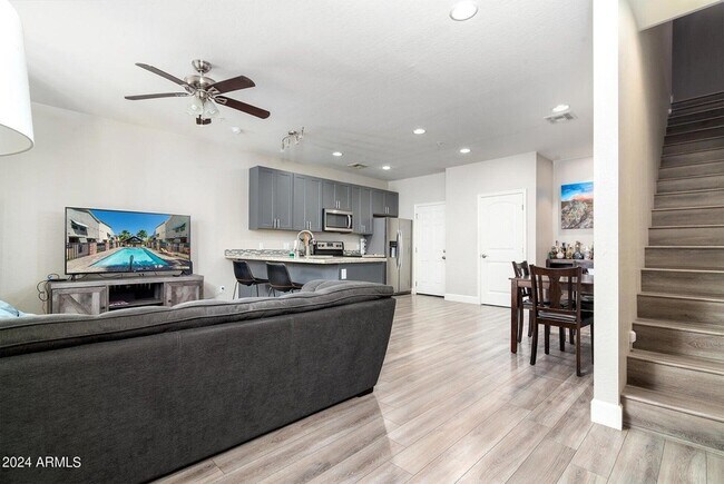 Building Photo - 1406 W Main St