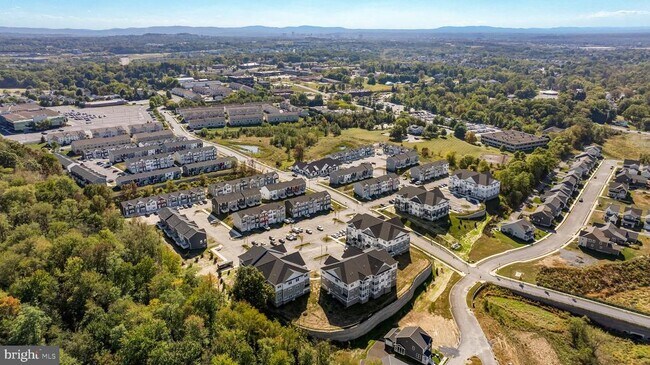 Building Photo - 2622 Maplewood Cir