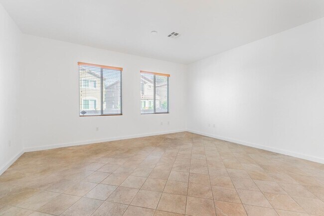 Building Photo - 3 bedroom home in gated community