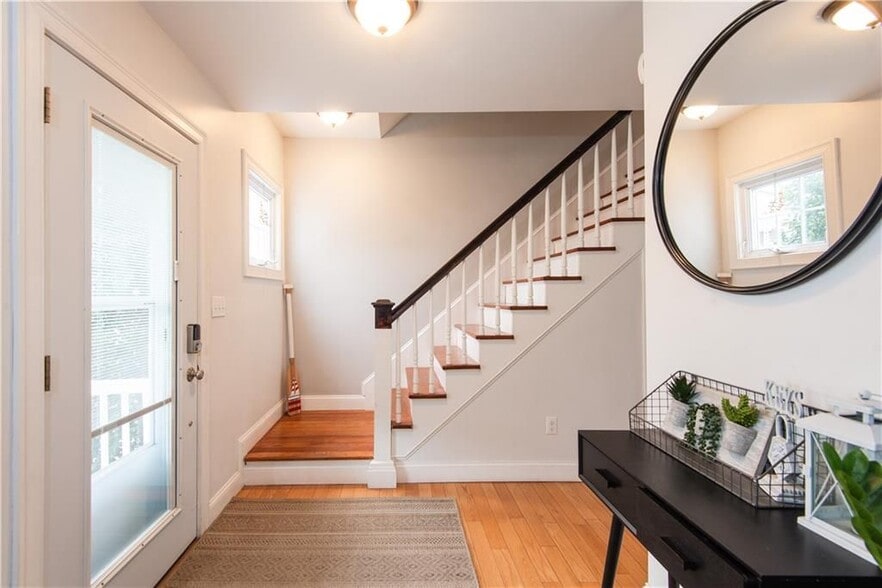 Building Photo - 88 Kay St