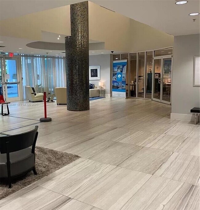 Building Photo - 1861 NW S River Dr