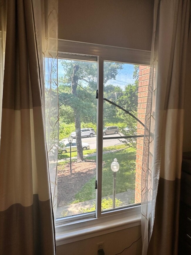 Building Photo - 4933 Casimir St