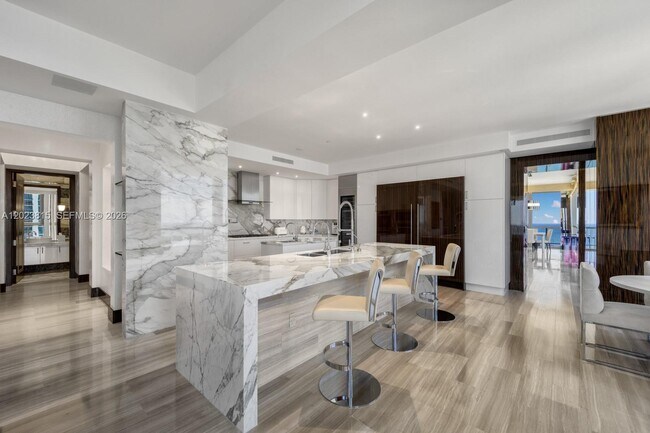 Building Photo - 17749 Collins Ave
