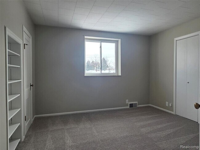 Building Photo - 5016 S Old US Hwy 23