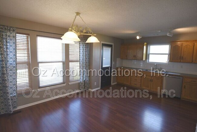 Building Photo - 21813 S Vine St