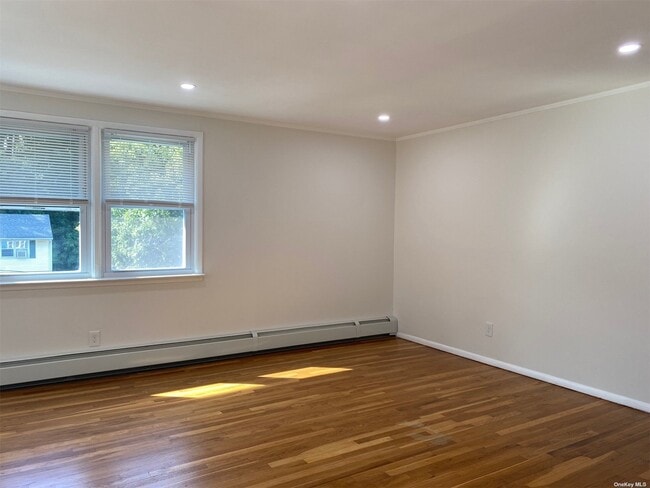 Building Photo - 46 Roosevelt Ave