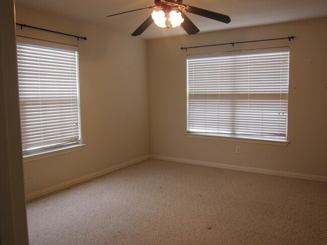 Building Photo - Townhome For Lease in Plano