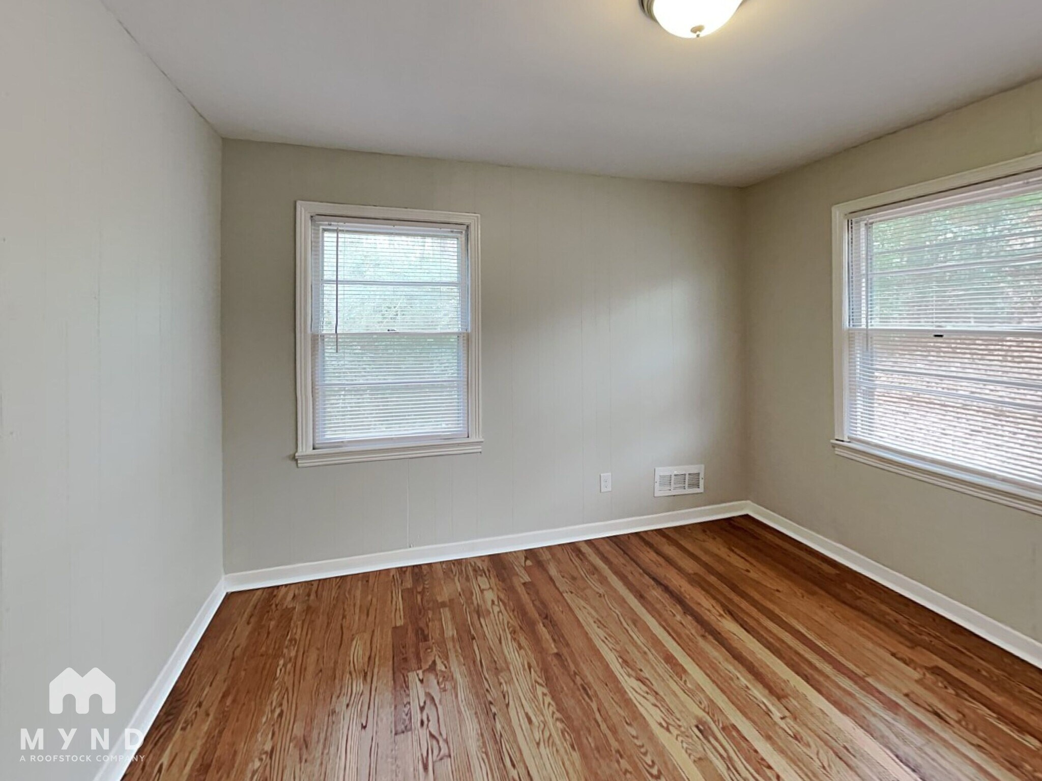 Building Photo - 940 Nelson Dr